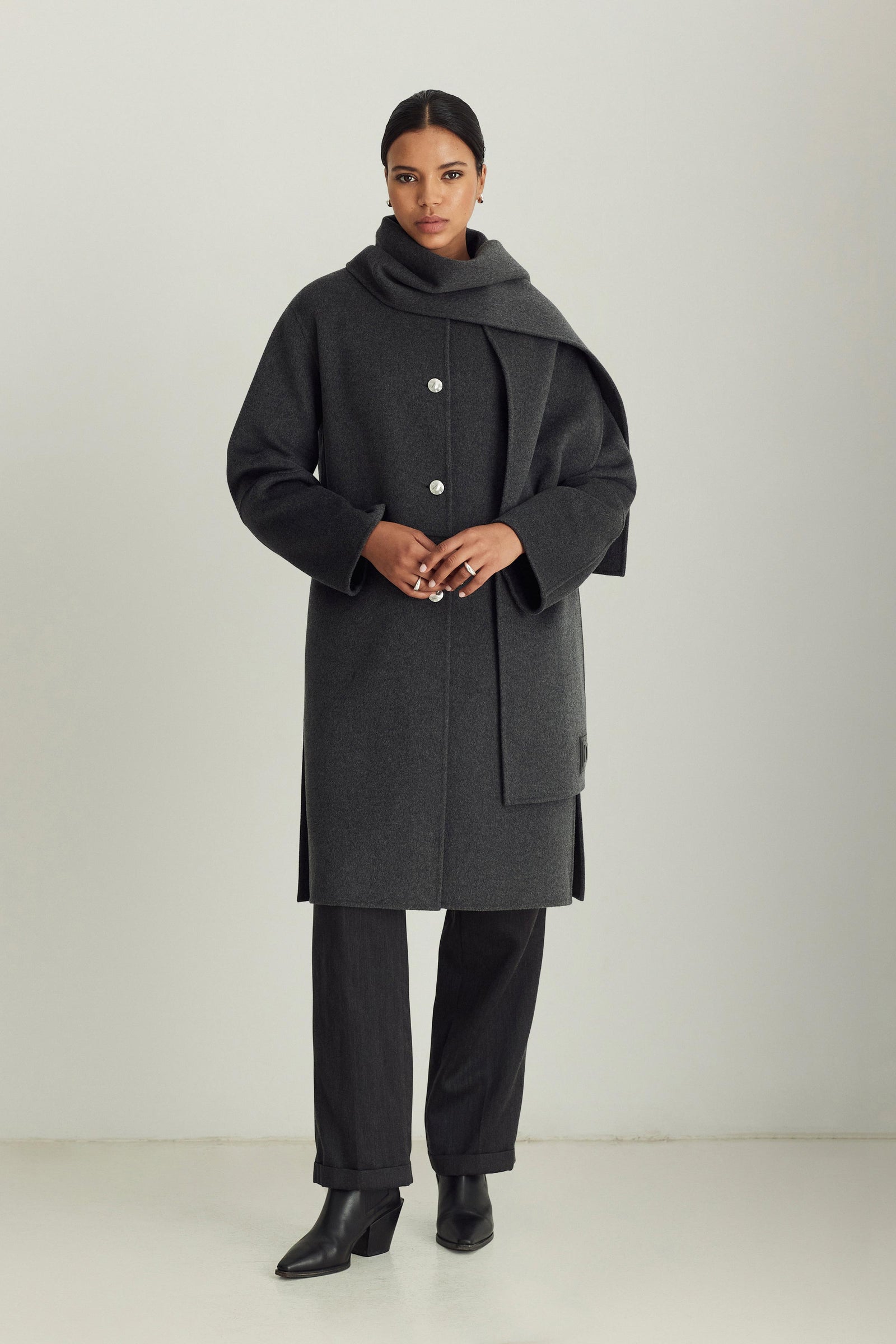 CLAUDE_SHADOWGREY_3691_1600x.