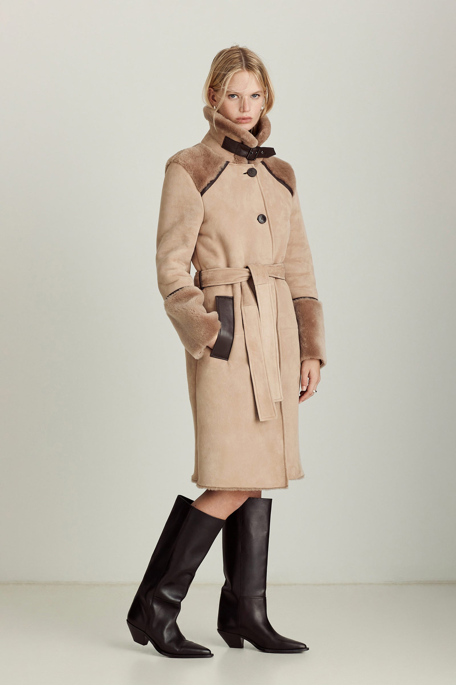 D625720_ASTRID_HAZELNUT_039_16